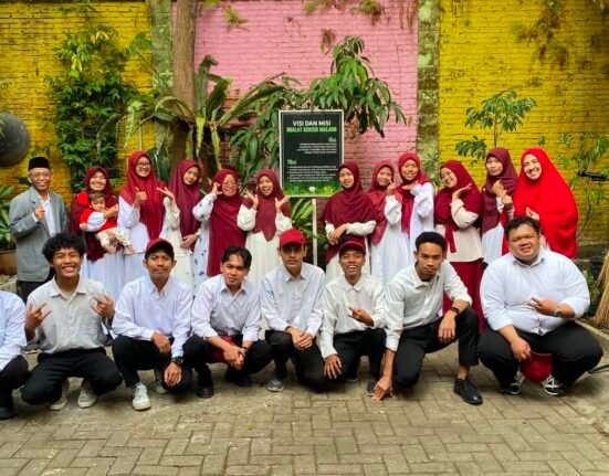Upacara HUT RI ke 81 santri Baitul Quran Sholat Center Malang Yayasan Al Khusyu