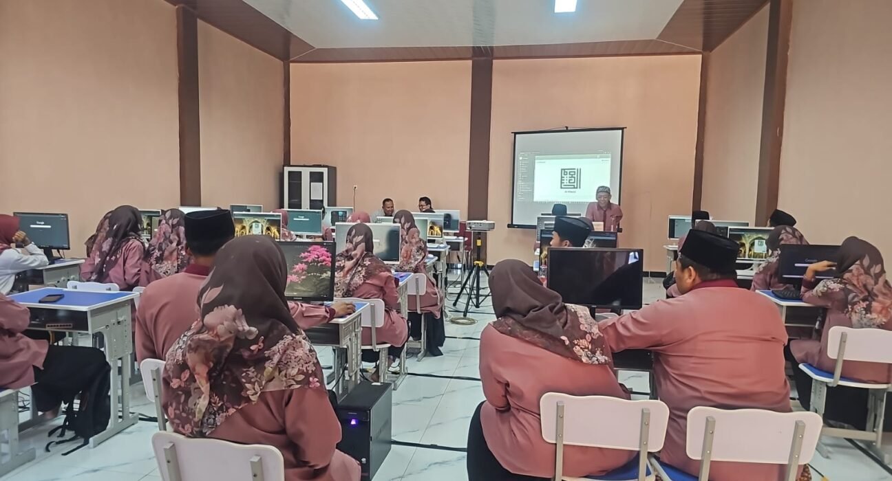 Pelatihan SIAKAD untuk digitalisasi administrasi sekolah di Al-Khusyu Blitar bersama CV Mitra Solusi Prima