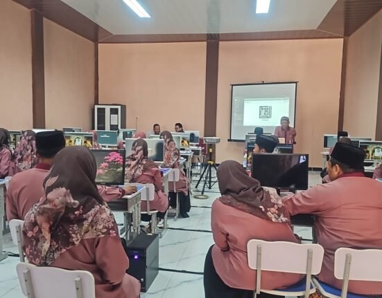 Pelatihan SIAKAD untuk digitalisasi administrasi sekolah di Al-Khusyu Blitar bersama CV Mitra Solusi Prima