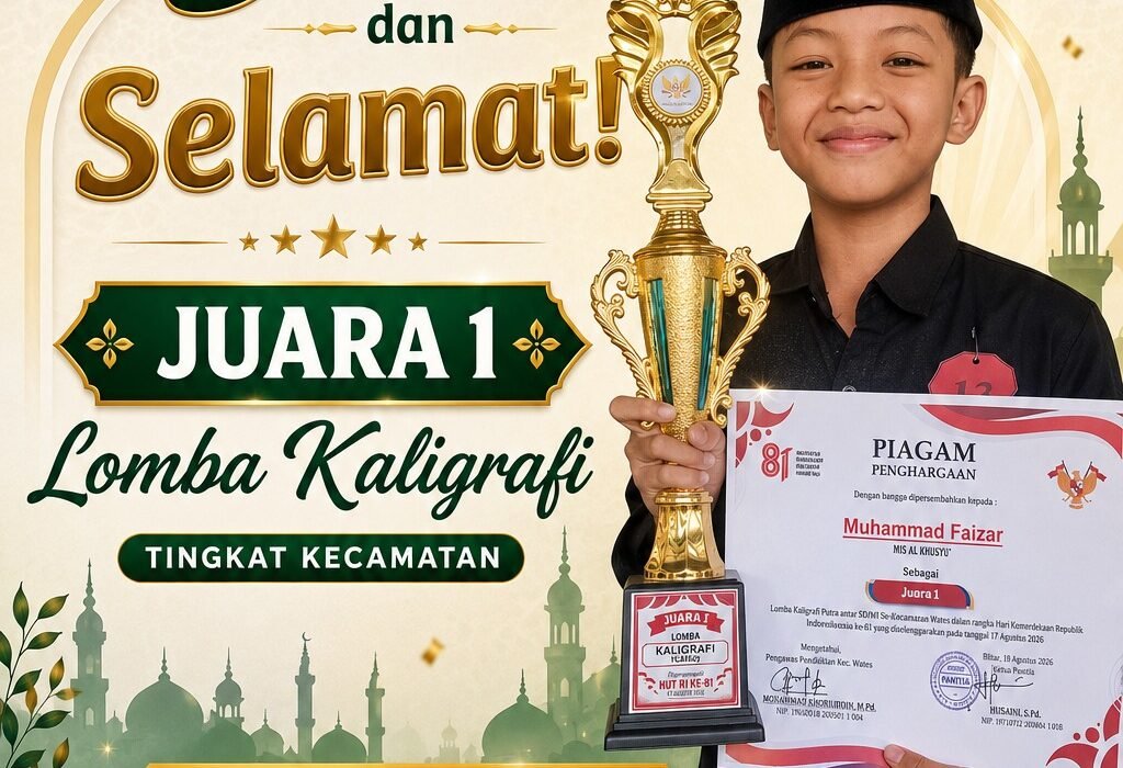 Siswa dan santri MIS serta SMP PP Al Khusyu Blitar membawa piala kejuaraan tingkat Kecamatan Wates