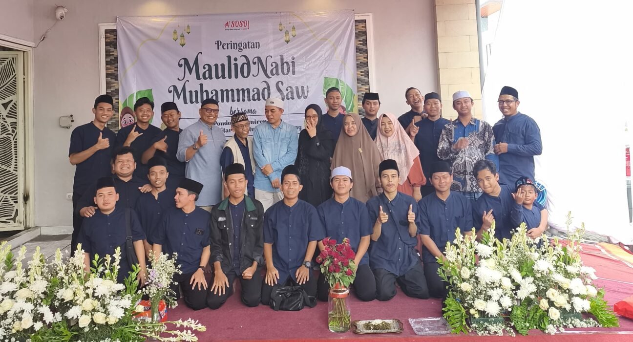 Khidmat pembacaan Maulid Diba dan mauidhah hasanah dalam Peringatan Maulid Nabi Muhammad SAW yang digelar Soso Group bersama Pondok Pesantren Al-Khusyu' di Jombang.